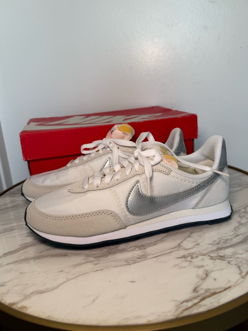 Nike Waffle Trainer 2 Sneakers in White/Metallic Silver NEW